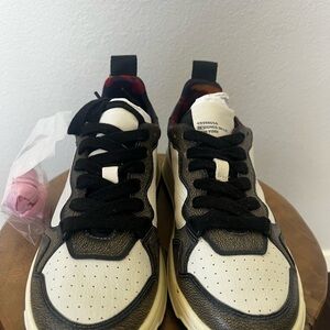 Steve Madden new never worn designed in New York.